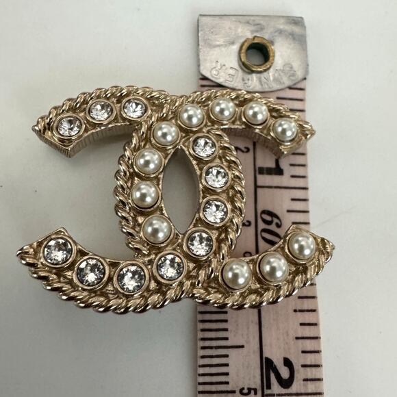 Chanel Pearl and Rhinestone Brooch - Picture 8 of 8
